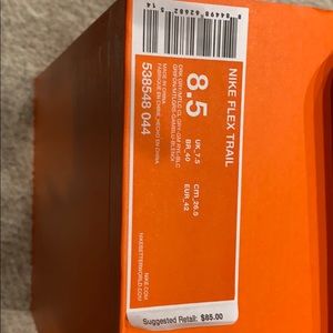 Men’s Nike sneakers in 8.5 brand new.